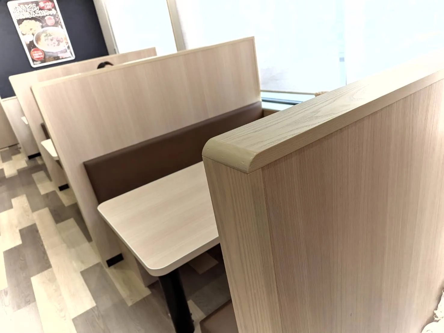 家族連れ向けのテーブル席